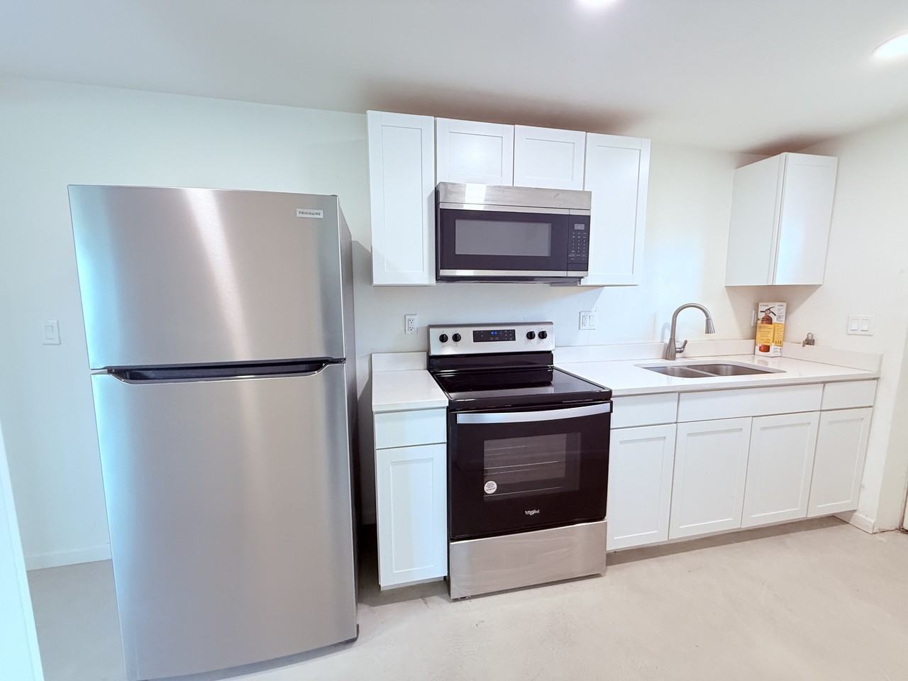 PM466 - 3831 East Flower Street - Photo 3 of 15