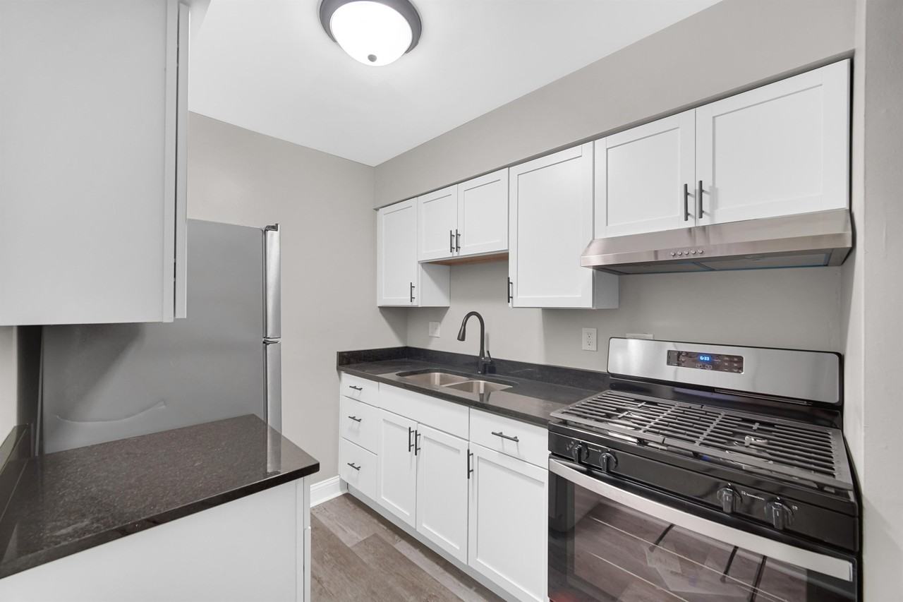 215 East Street - Photo 2 of 13