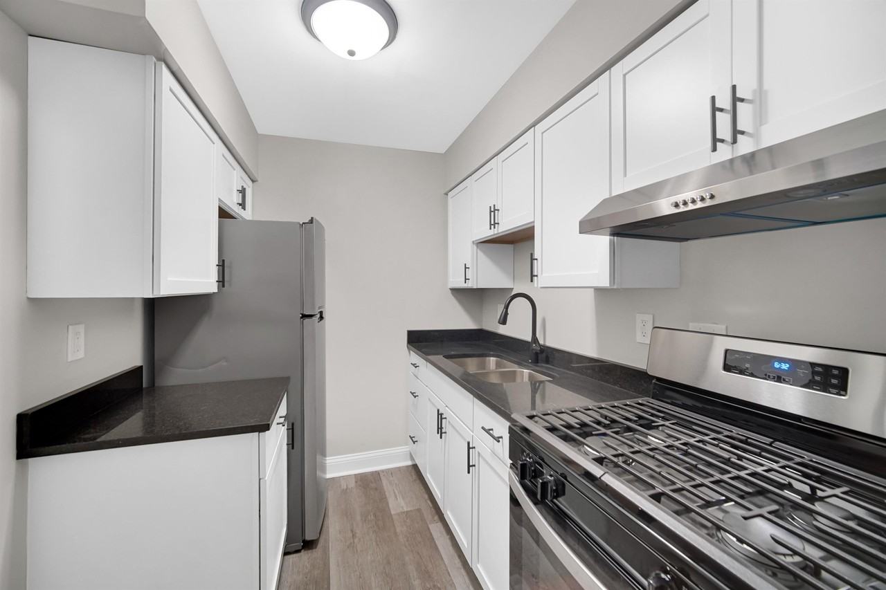 215 East Street - Photo 3 of 13