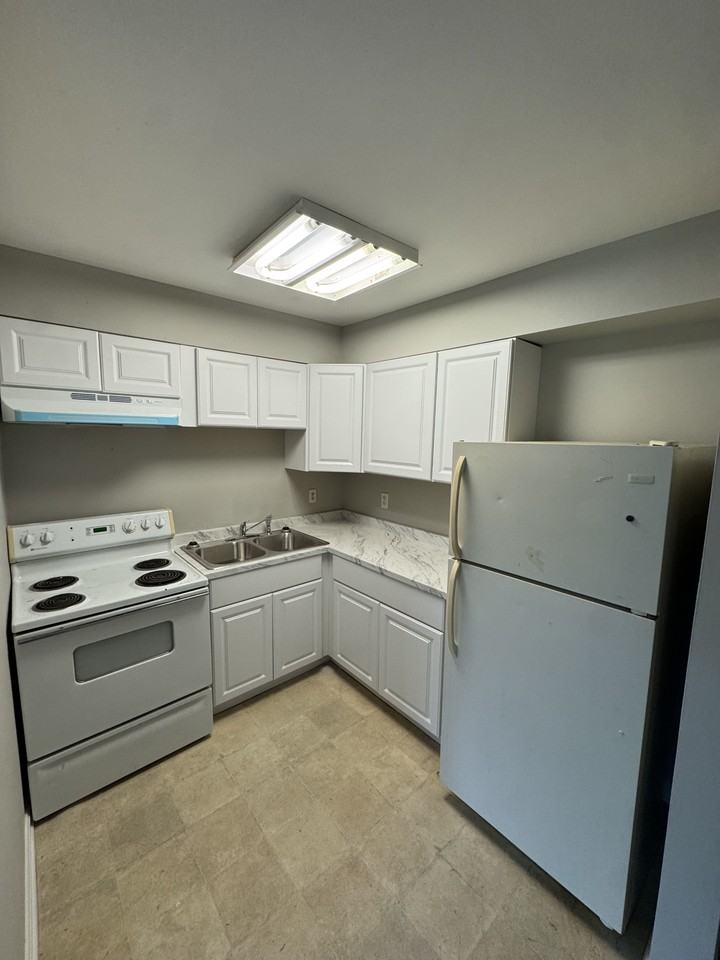 119 Park St 8 - Photo 2 of 7