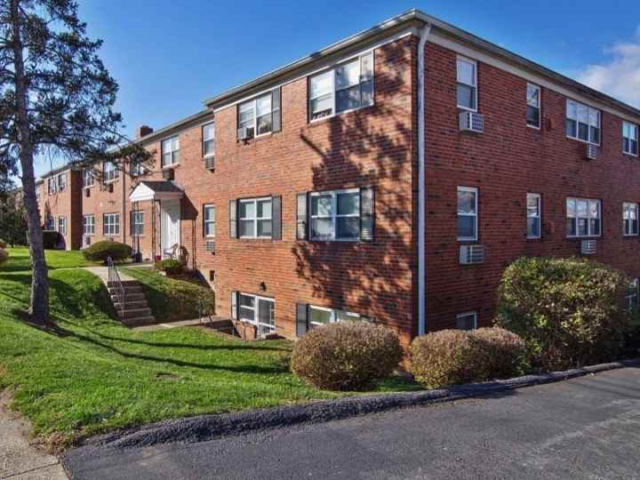 Janwood Apartments - Photo 2 of 9