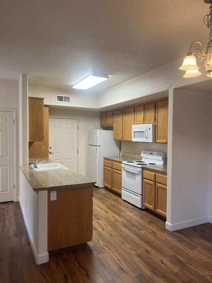 Birch Commons - Photo 3 of 36