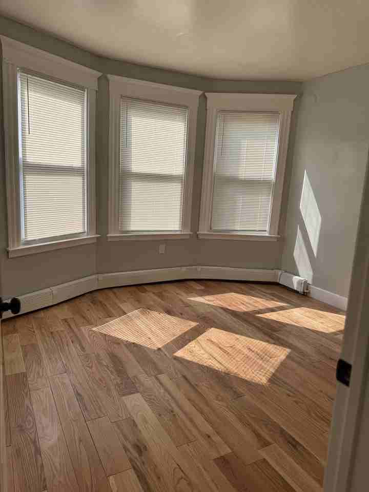 210 - 212 Wolcott Street - Photo 3 of 8