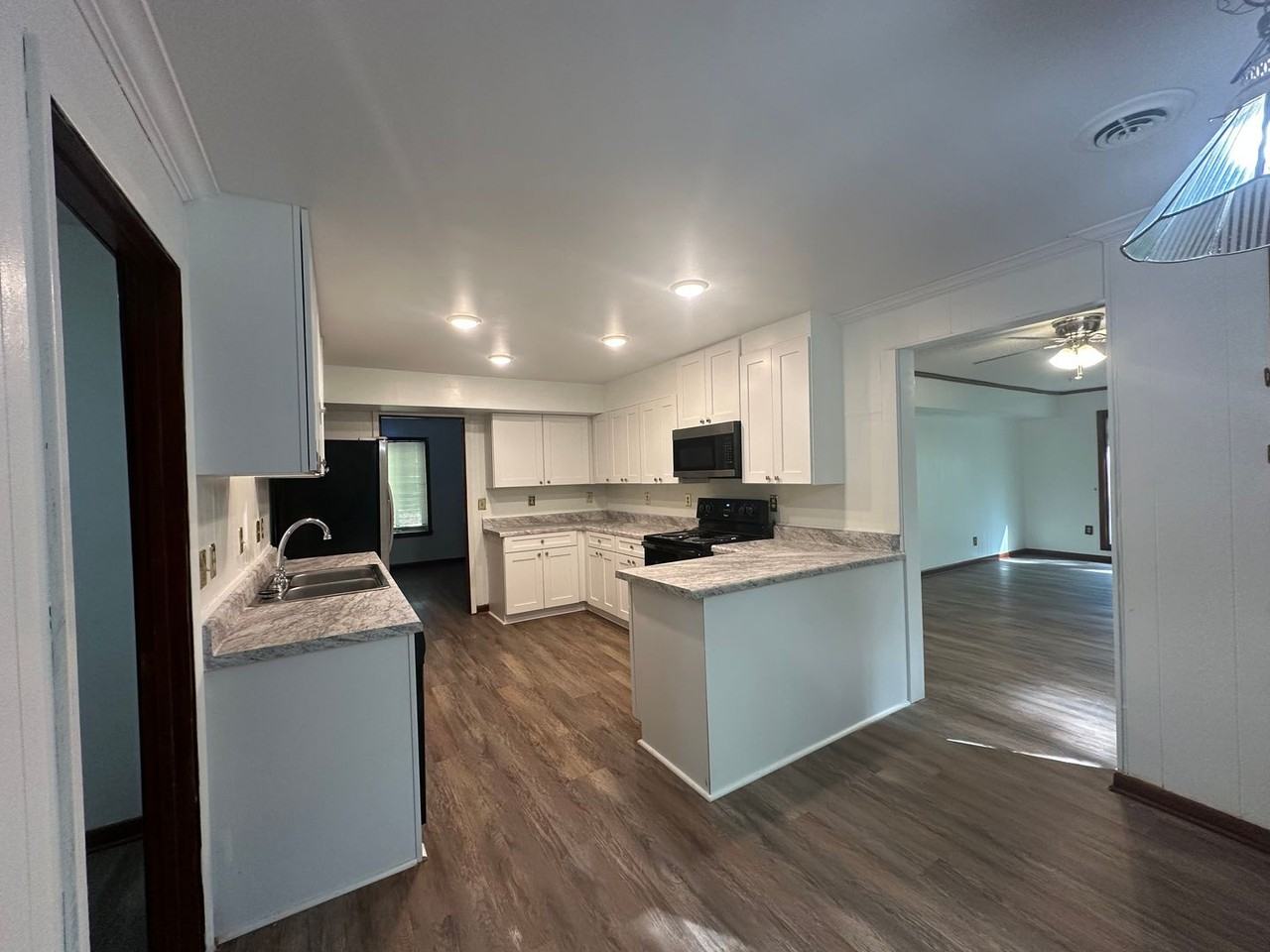 507 Colonial Circle - Photo 3 of 50