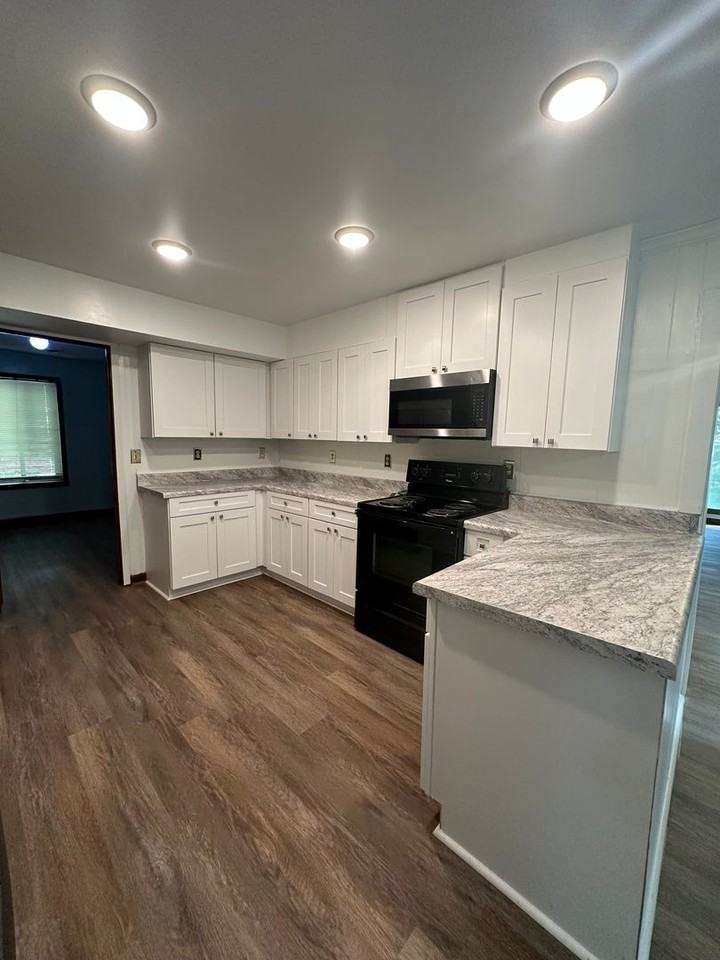 507 Colonial Circle - Photo 4 of 50