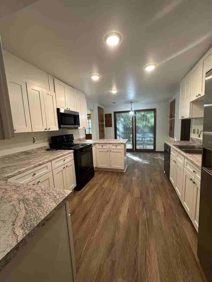 507 Colonial Circle - Photo 5 of 50