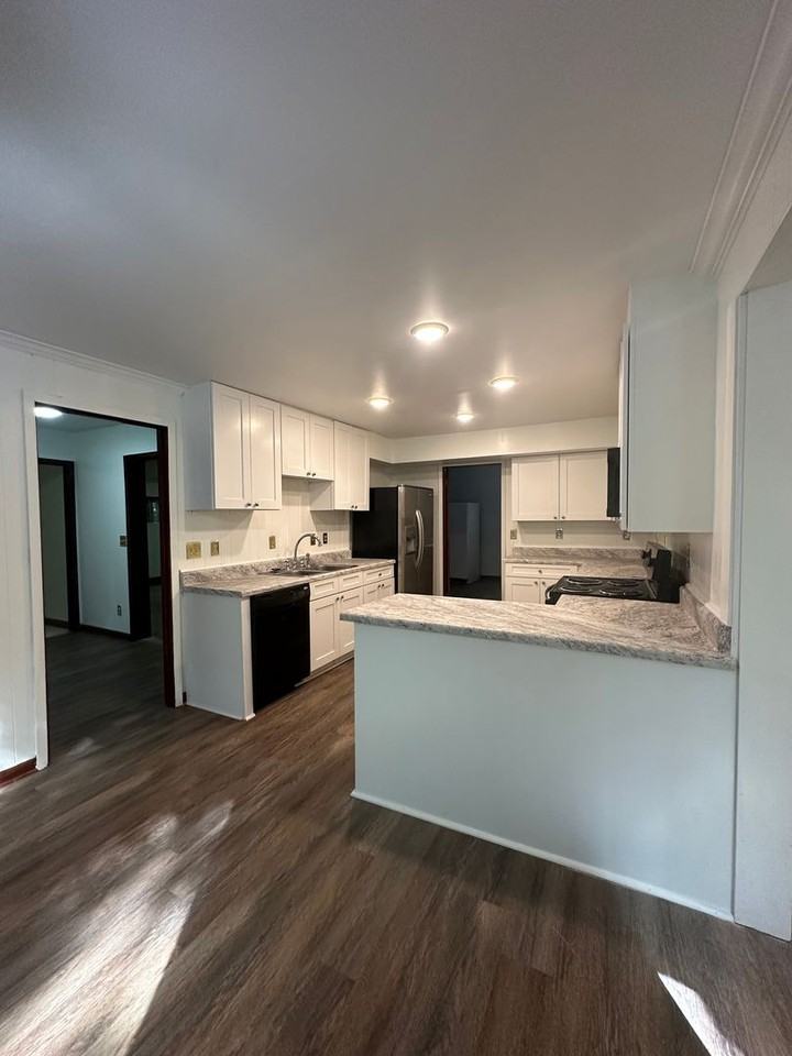 507 Colonial Circle - Photo 6 of 50