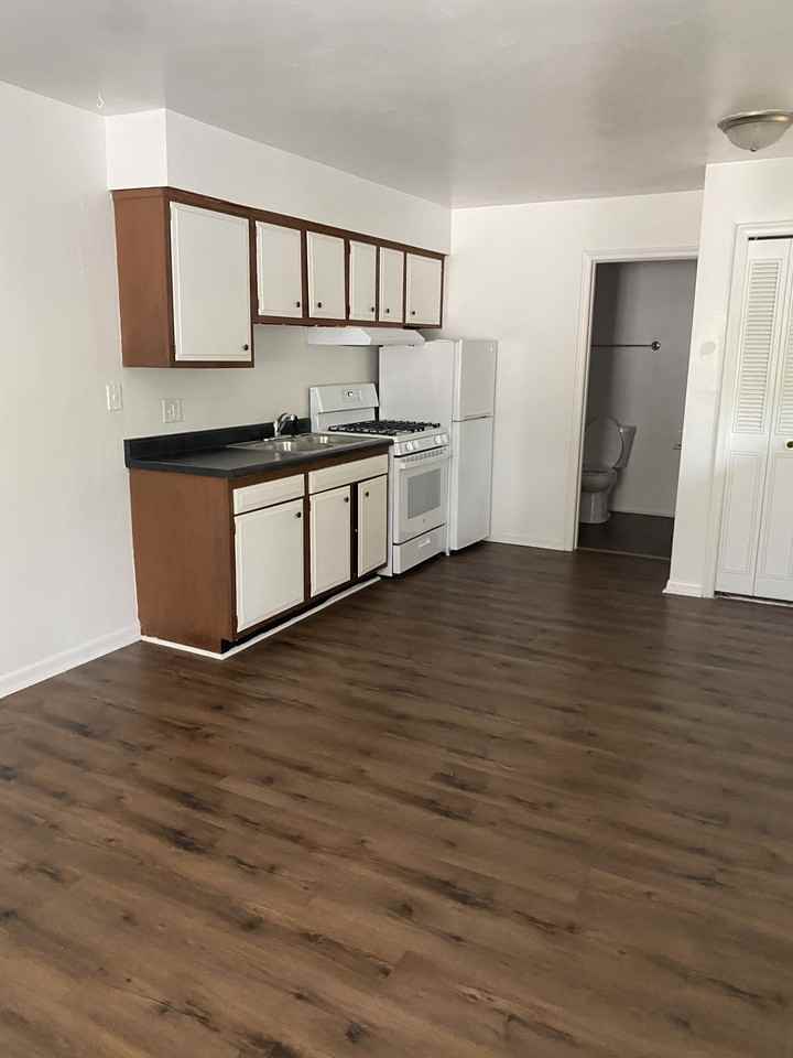 121 2nd Ave - Photo 3 of 5