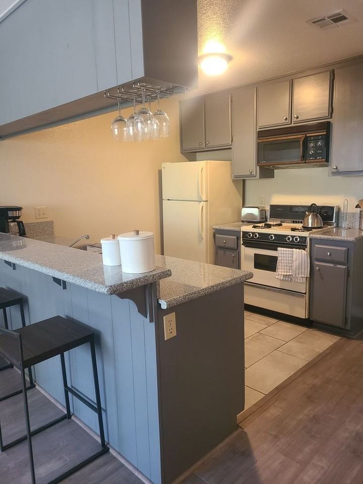 840 East Ridgecrest Boulevard #32 - Photo 6 of 7