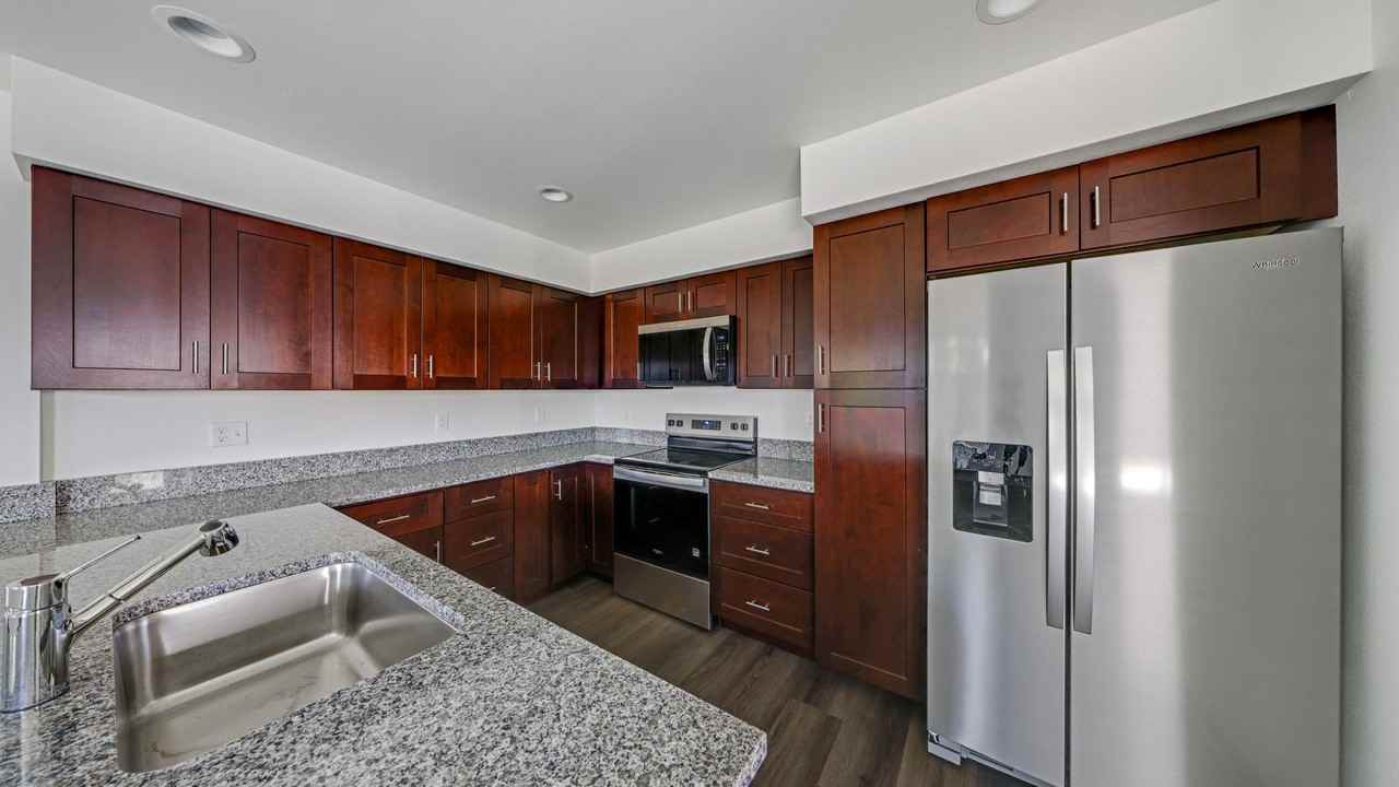 120 Northeast 10th Avenue #H3 - Photo 4 of 19