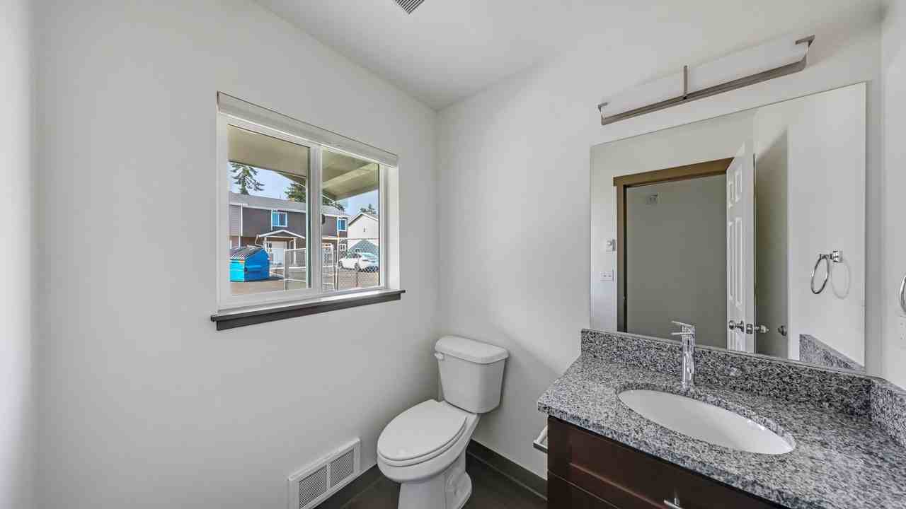 120 Northeast 10th Avenue #H3 - Photo 5 of 19