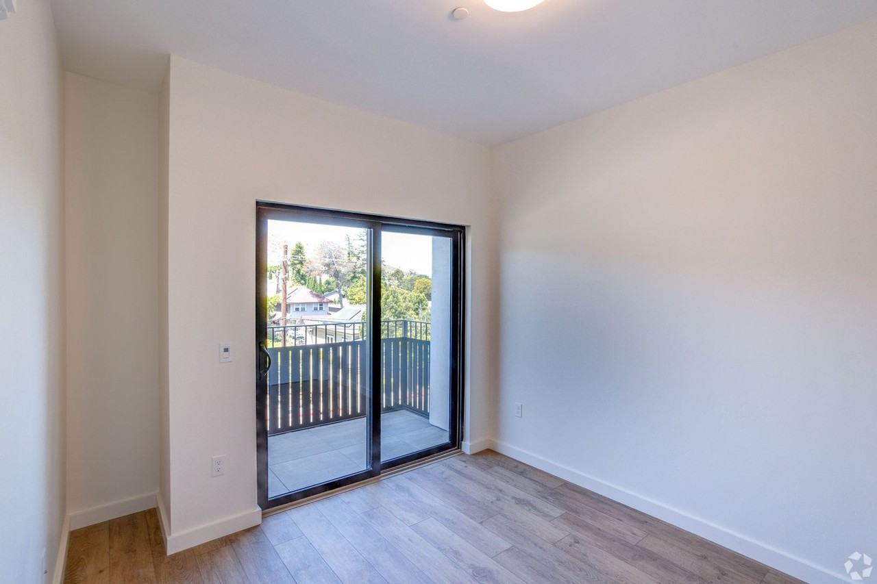 2800 Broad St #207 - Photo 3 of 12