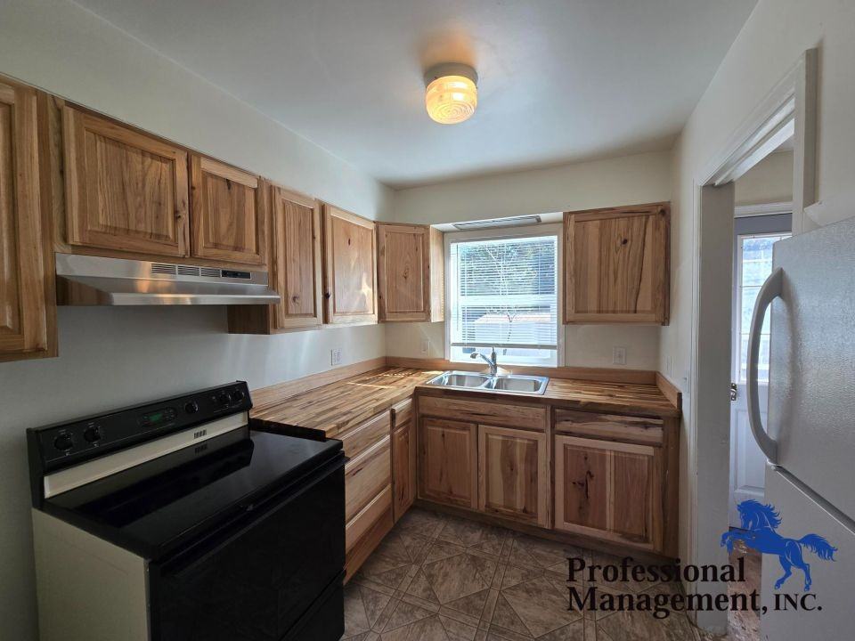 51 Prickett Ln - Photo 2 of 6