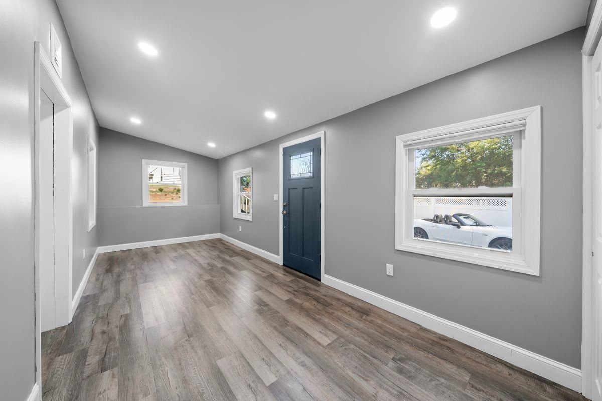 143 Walnut Rd - Photo 3 of 16