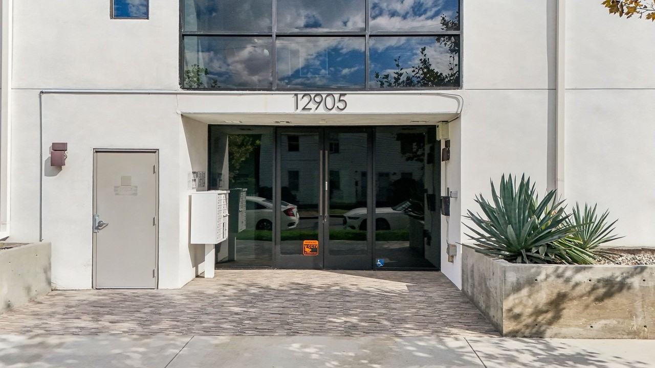 12905 Landale Street - Photo 5 of 30