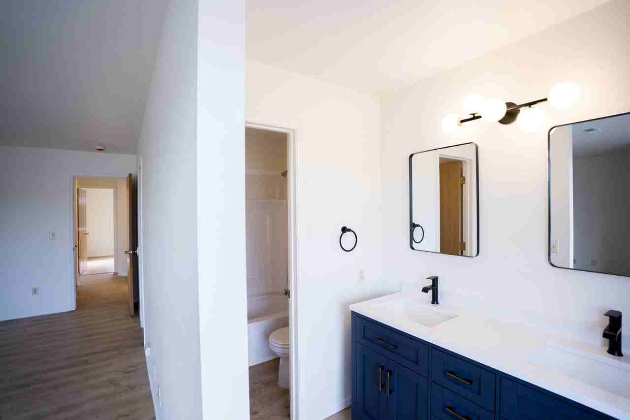 1729 W Kagy Blvd - Photo 4 of 21