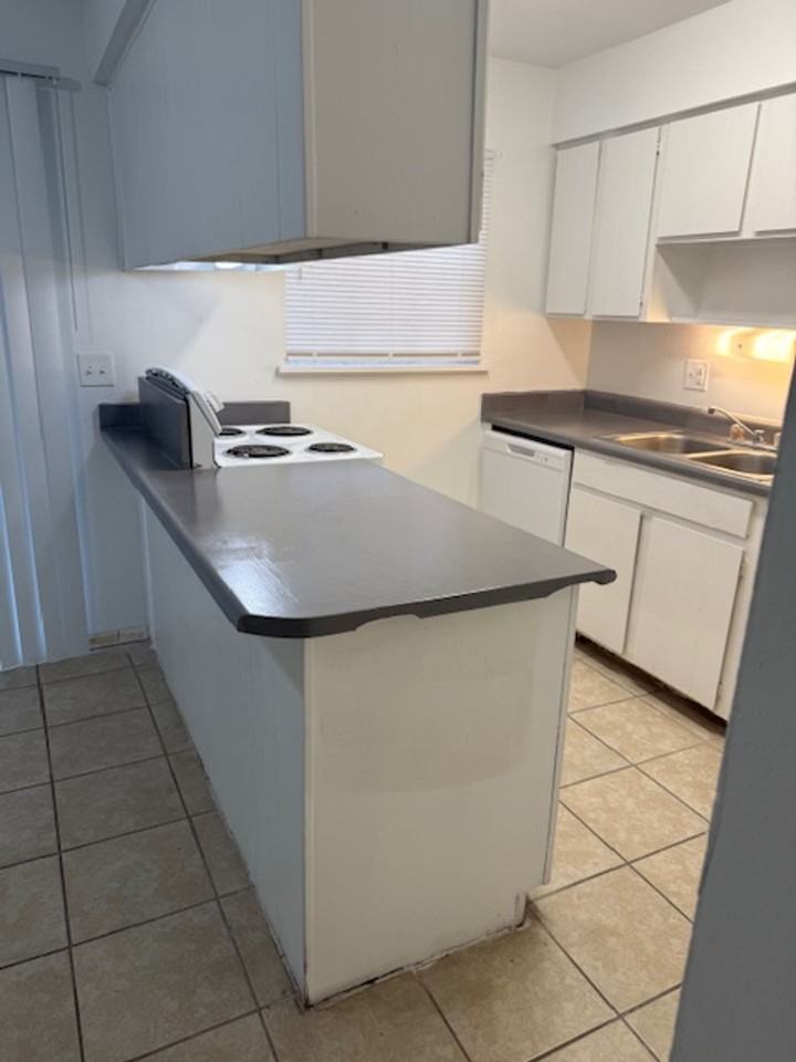 5317 Curry Ford Rd - Photo 5 of 33