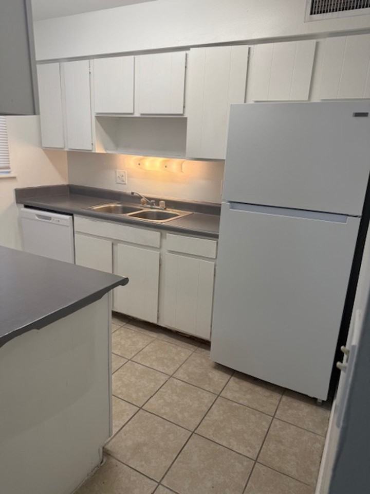 5317 Curry Ford Rd - Photo 7 of 33