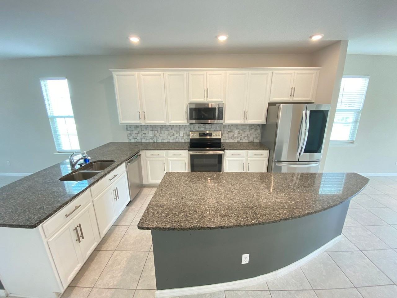 253 Aberdeen St - Photo 2 of 50