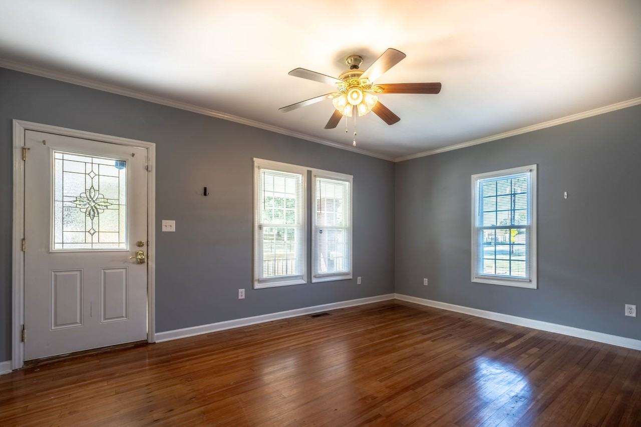126 S Broad St - Photo 4 of 20