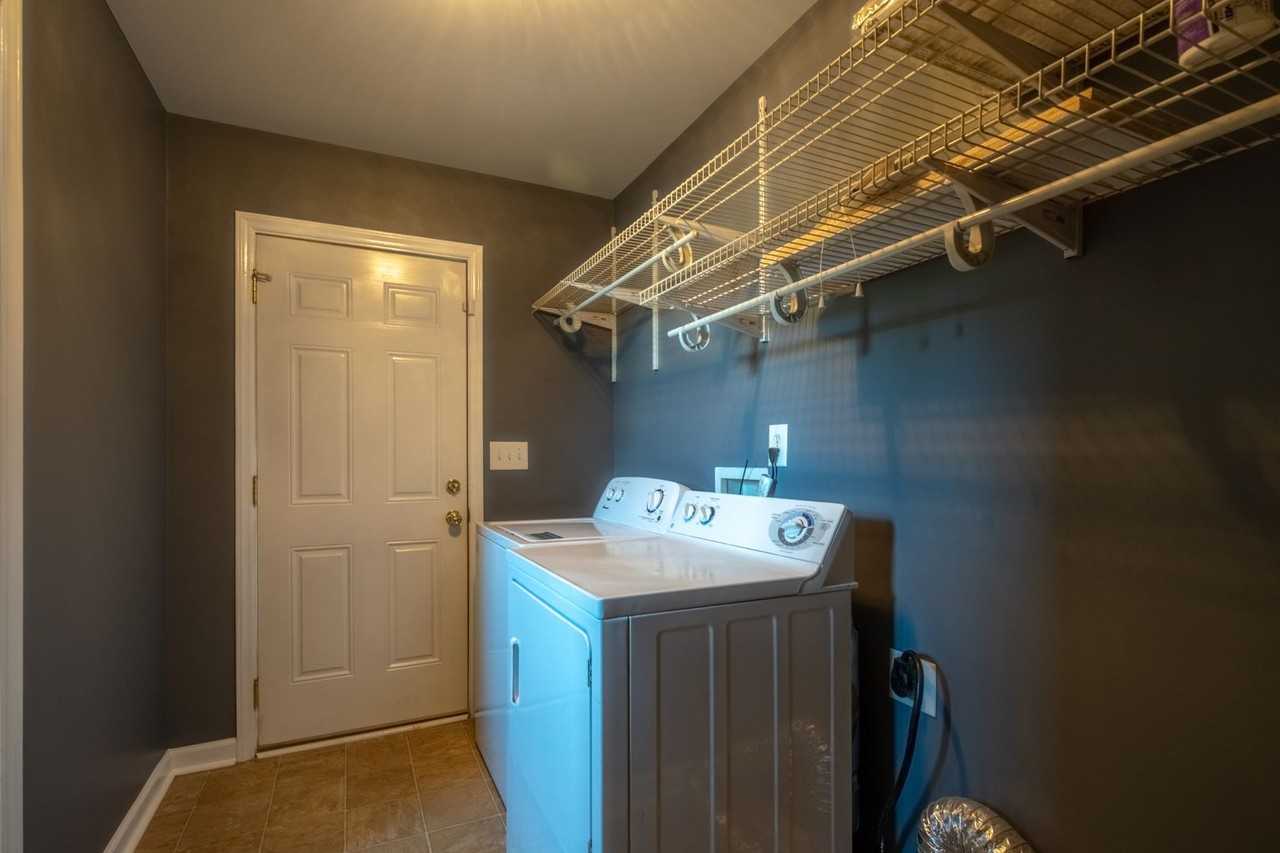 126 S Broad St - Photo 5 of 20