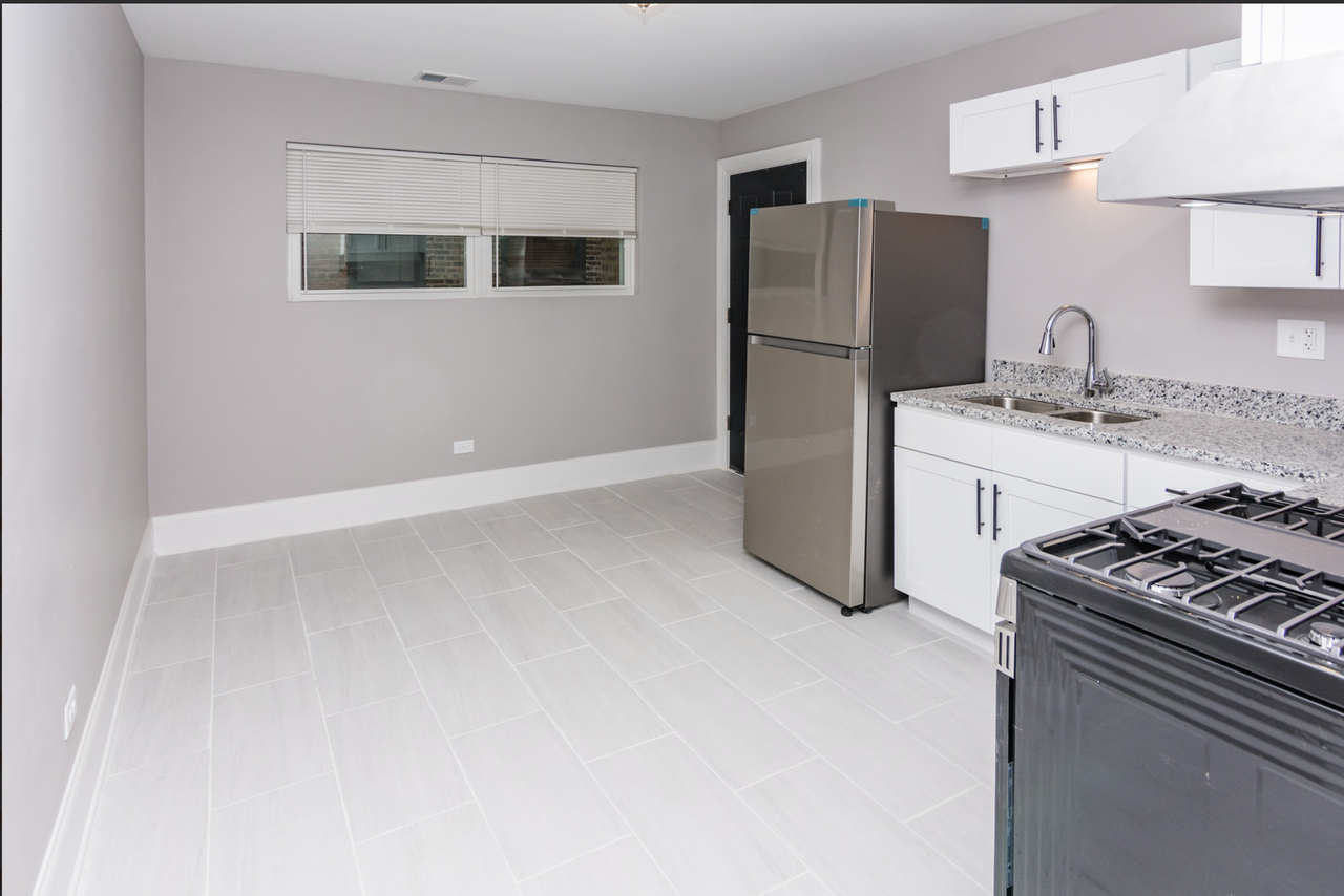 8215 S Ellis - Photo 2 of 10