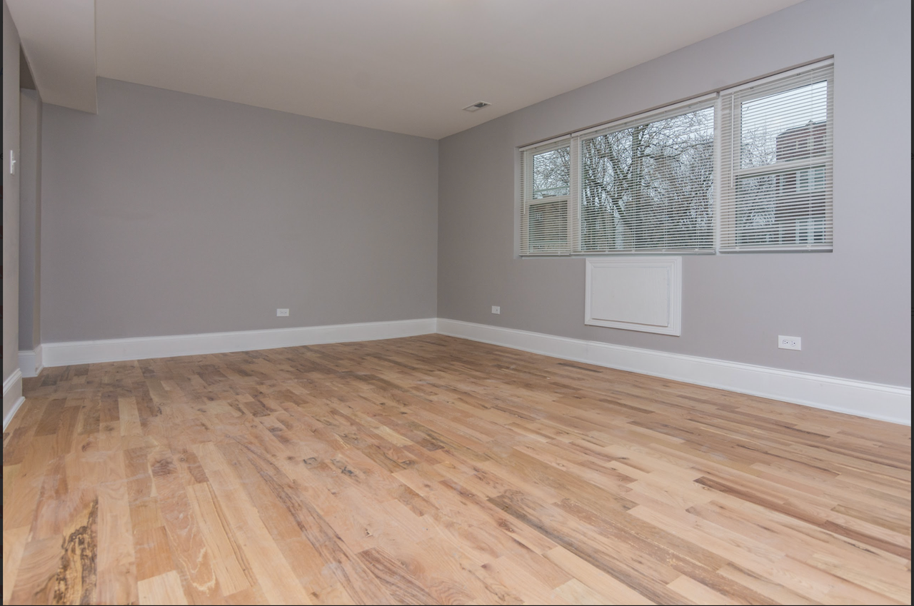 8215 S Ellis - Photo 4 of 10