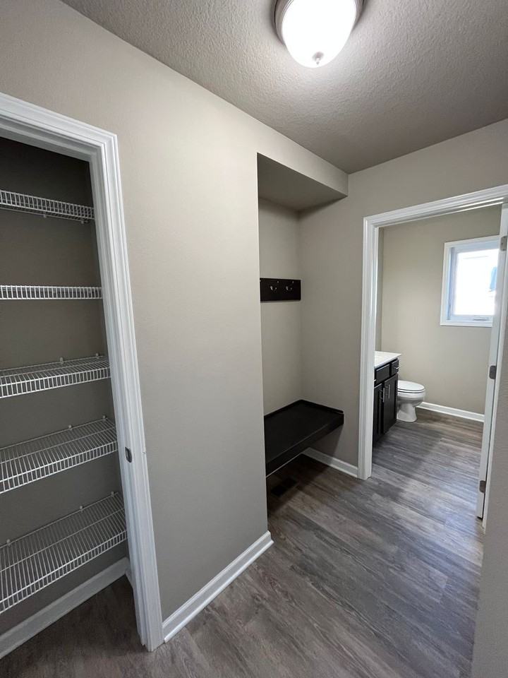 704 Juniper St Nw - Photo 5 of 20