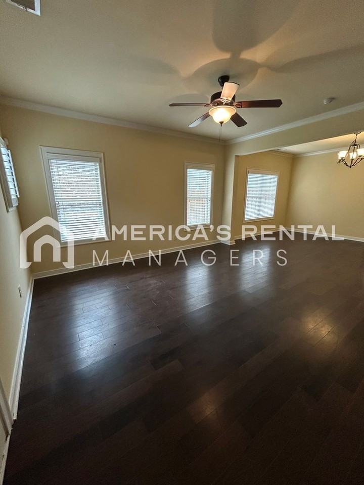 3651 Chalybe Cv - Photo 4 of 50