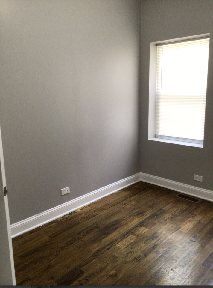 1136 W 68th St - Photo 4 of 7