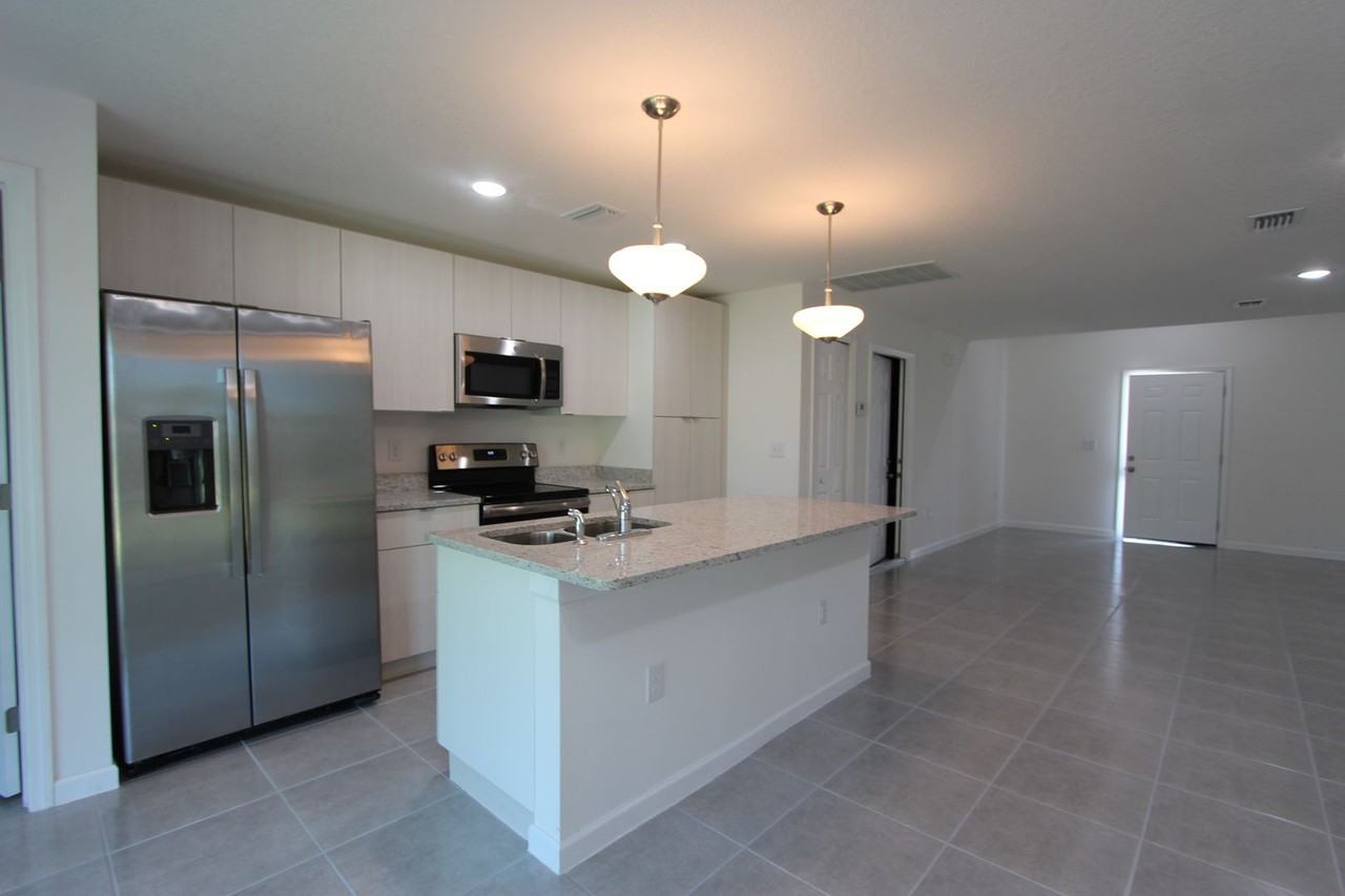 485 Bridgeport Ave Nw - Photo 3 of 15