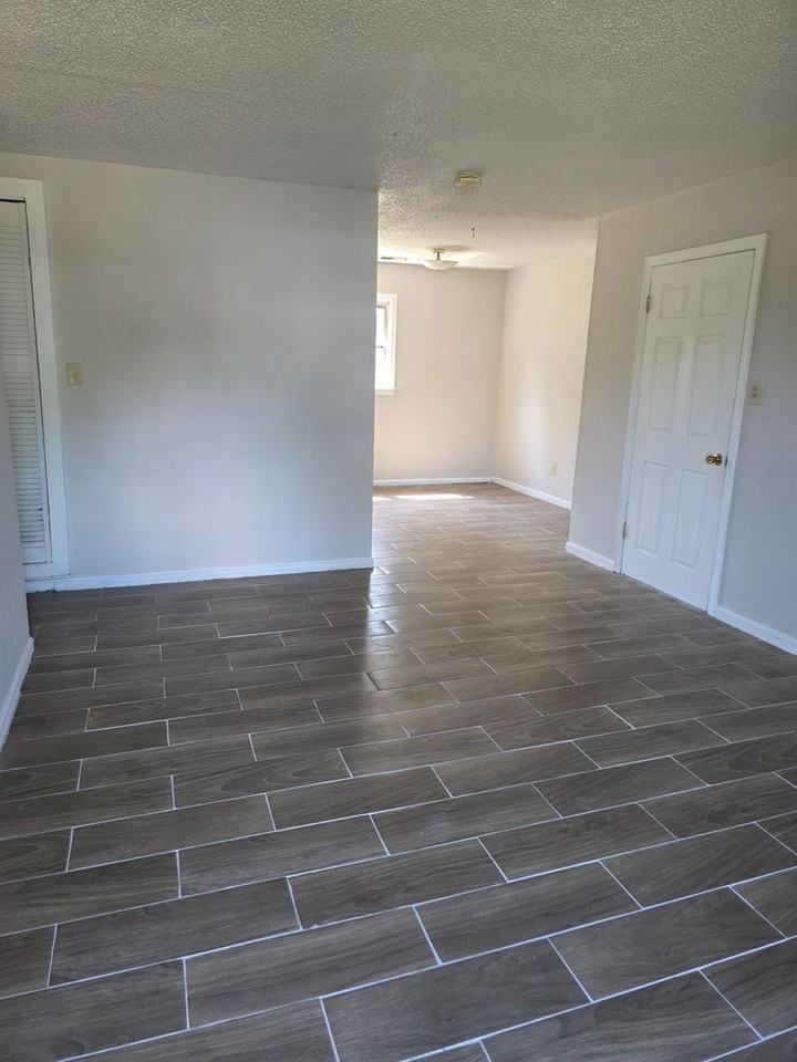 408 Aiken St - Photo 2 of 24