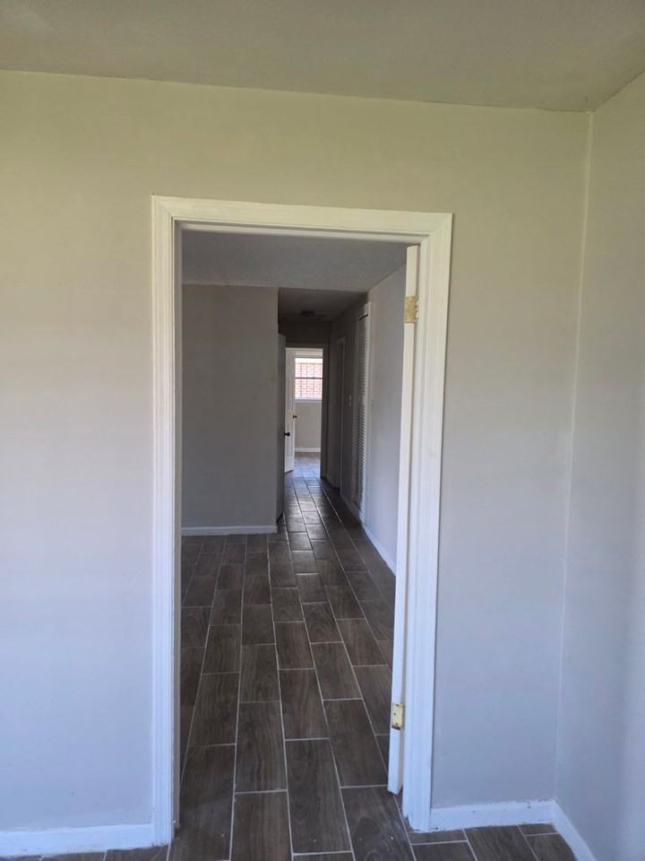 408 Aiken St - Photo 5 of 24