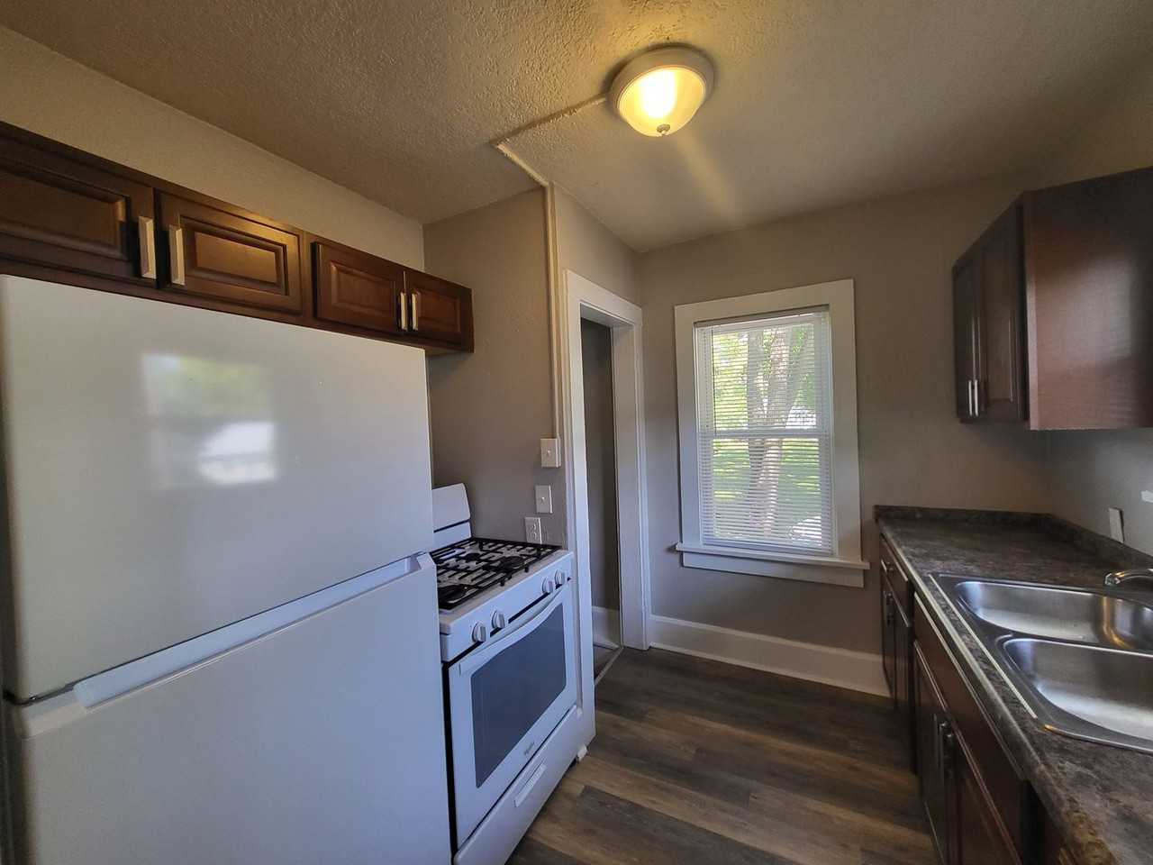 3916 Cambridge St - Photo 3 of 25