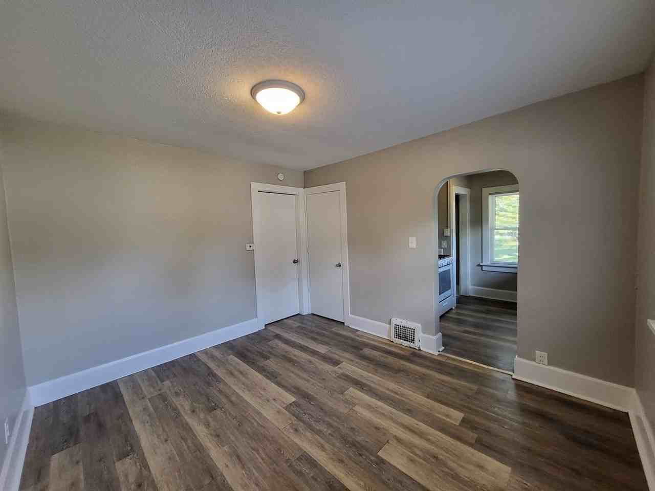 3916 Cambridge St - Photo 5 of 25