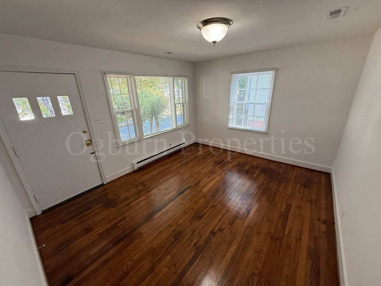 608 Laurel St - Photo 3 of 10