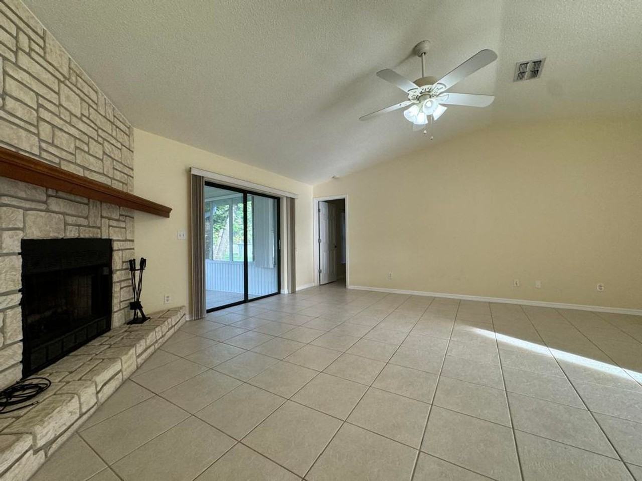 336 Yorktowne Dr - Photo 2 of 22