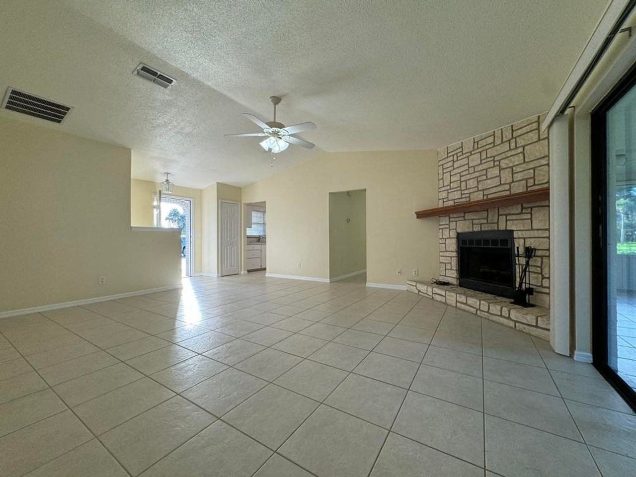 336 Yorktowne Dr - Photo 3 of 22