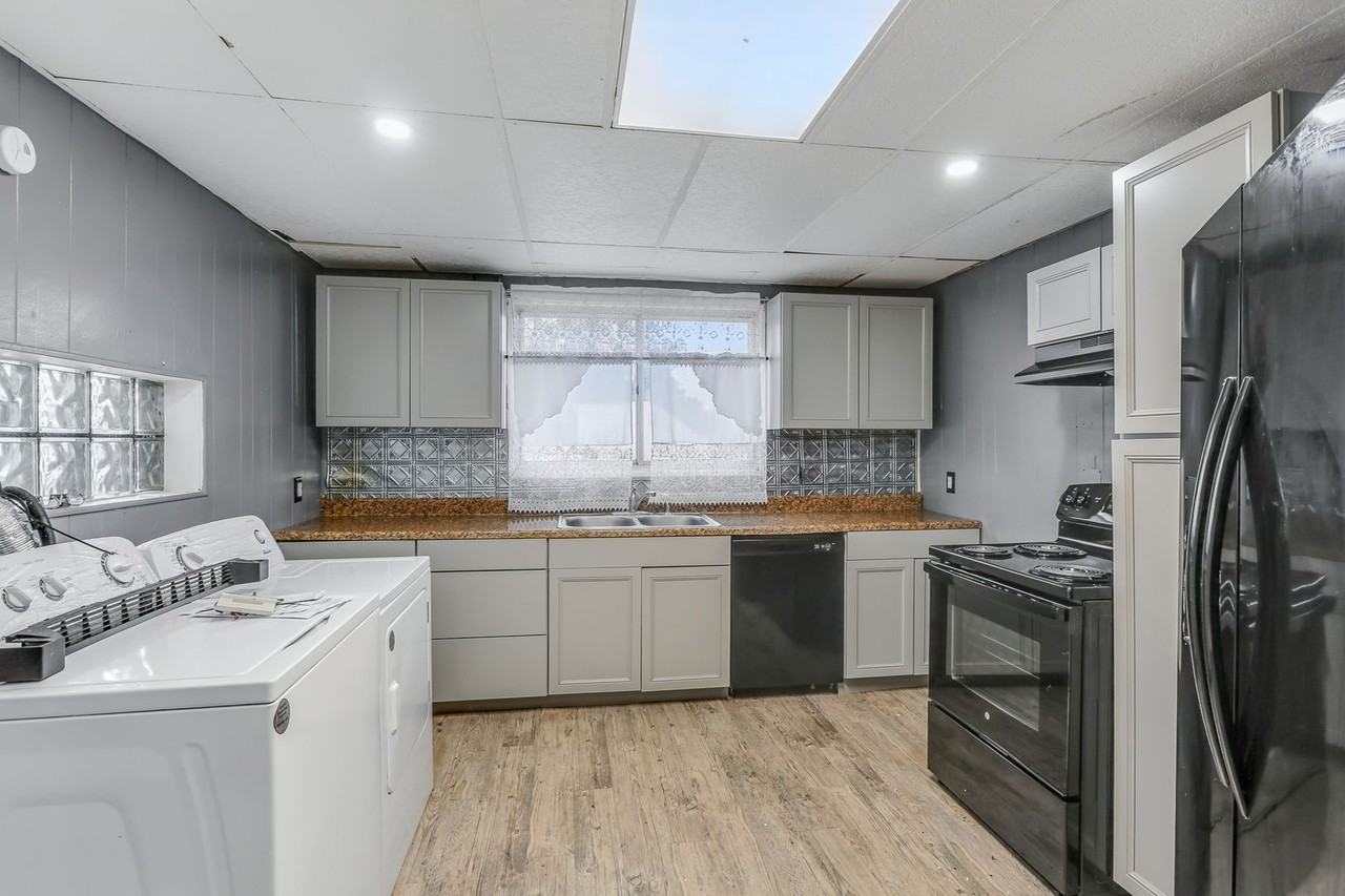 212 Beaver Road - Photo 2 of 11