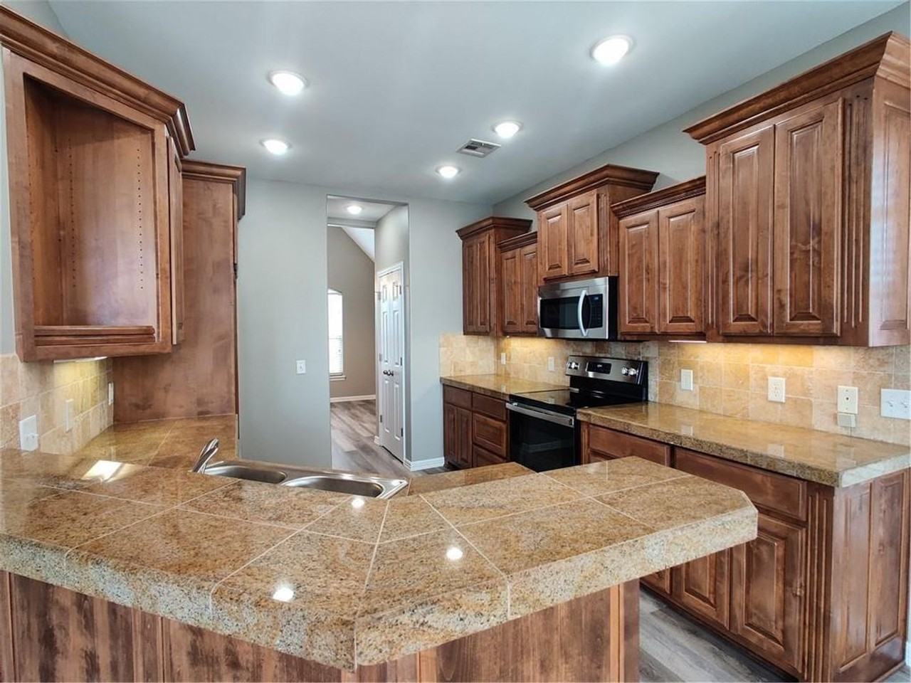 1030 Harvest St - Photo 2 of 27