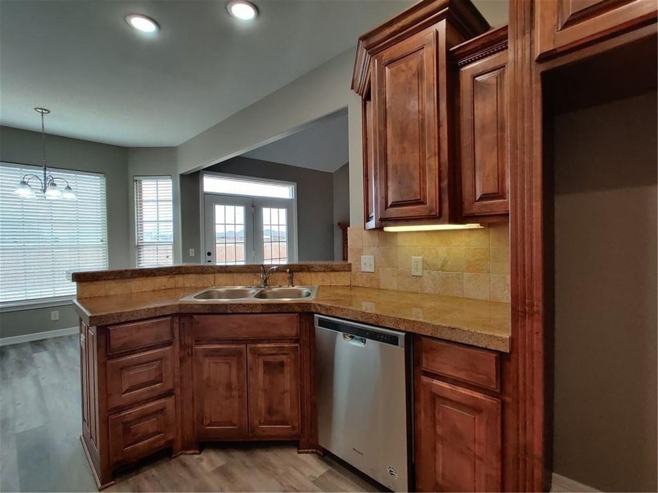 1030 Harvest St - Photo 5 of 27