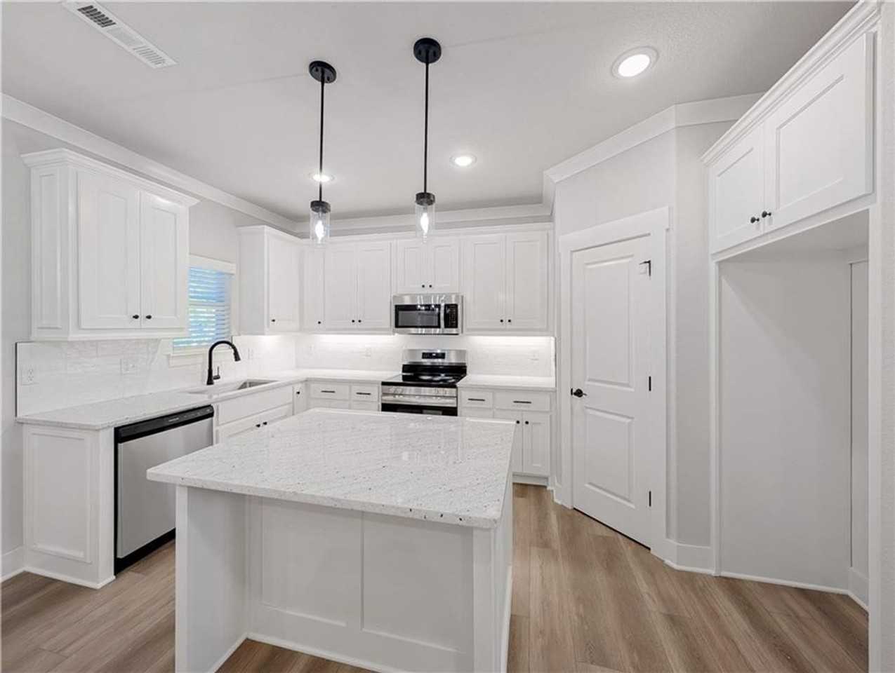 22 Magrath Ln - Photo 2 of 28