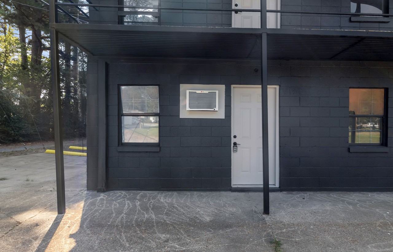 100 Caruthers St. - Photo 2 of 11