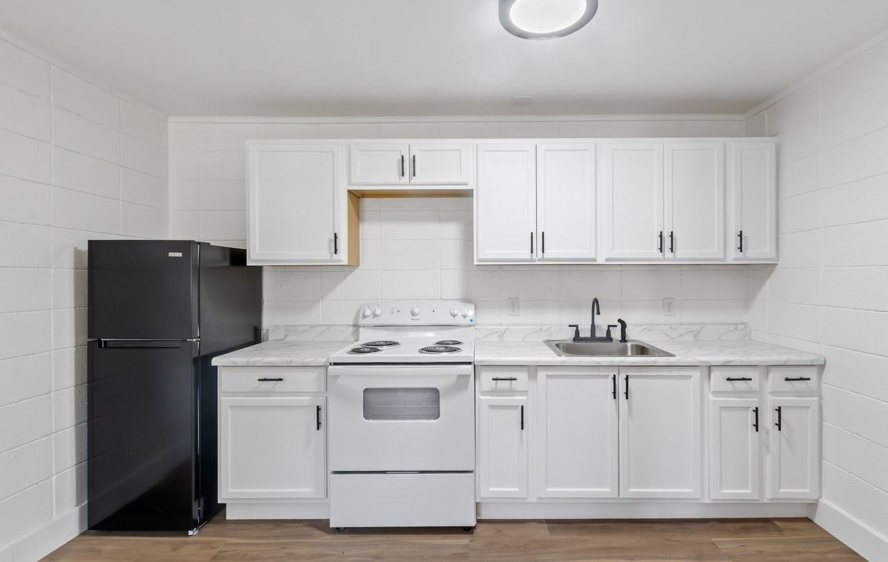 100 Caruthers St. - Photo 3 of 11