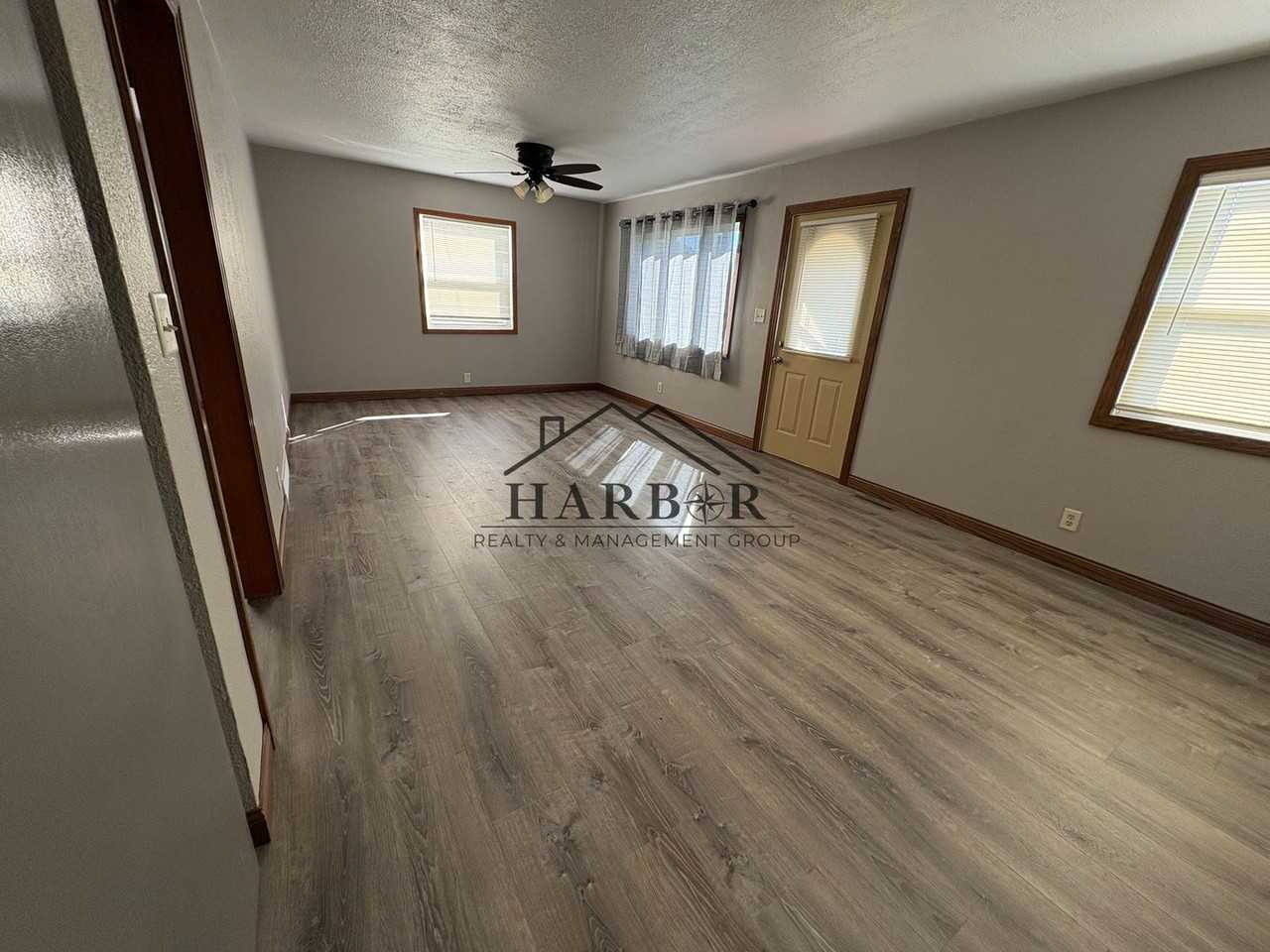 1921 3rd Ave Ne - Photo 3 of 12