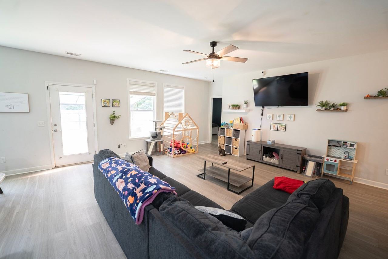 54 Shuman St - Photo 5 of 14