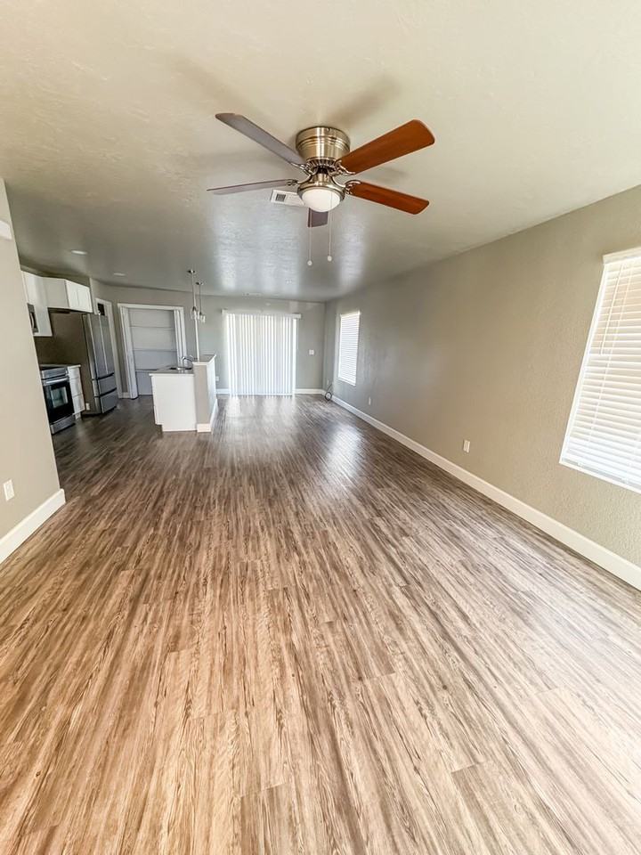 1710 Chuckwagon Dr - Photo 2 of 8