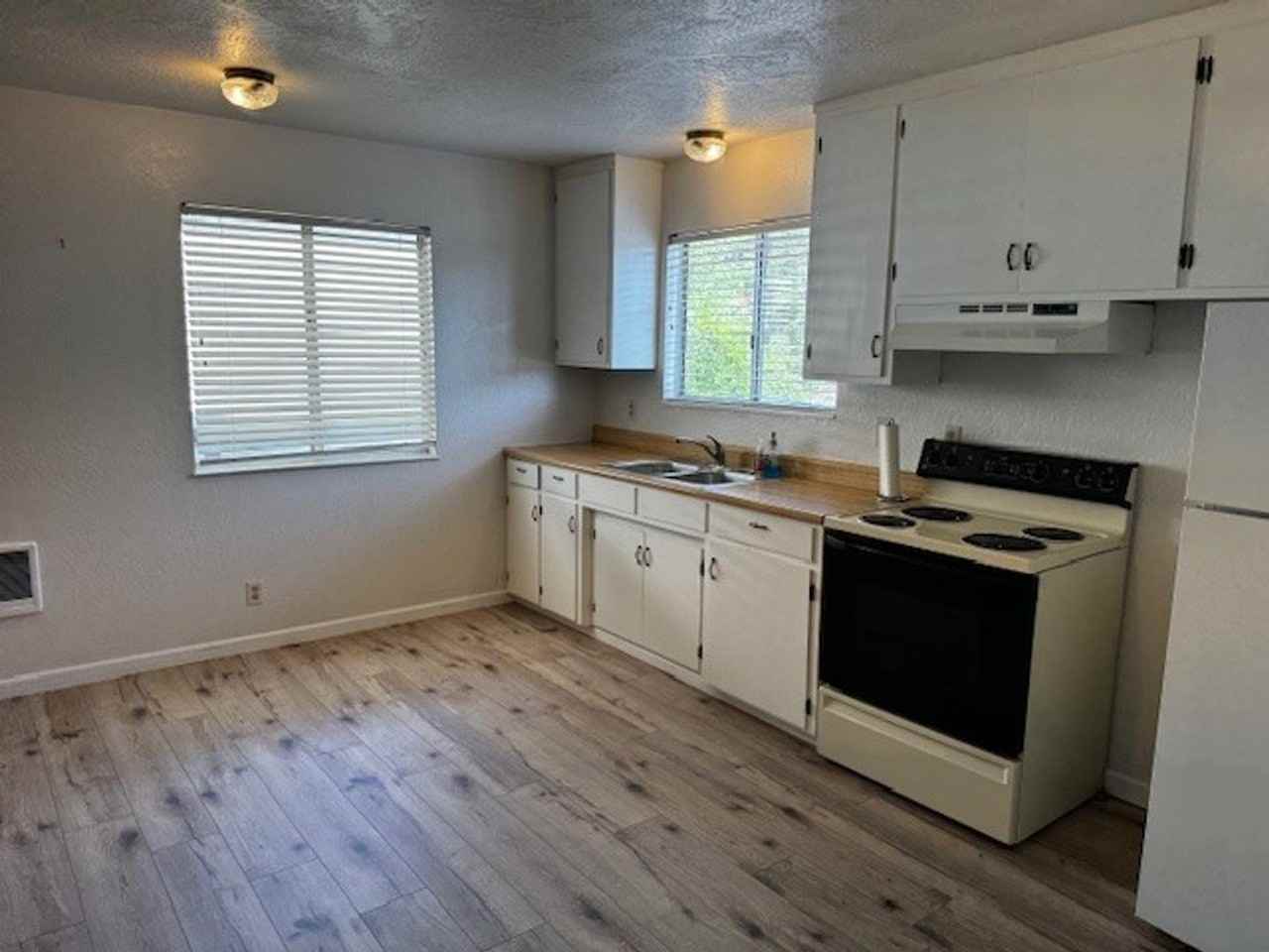 24 S Poplar St #5 - Photo 4 of 9