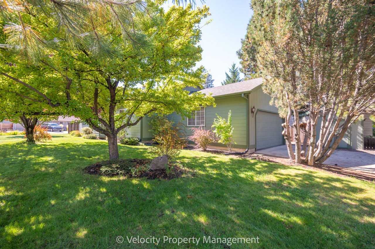 2431 Ne 6th St - Photo 2 of 24