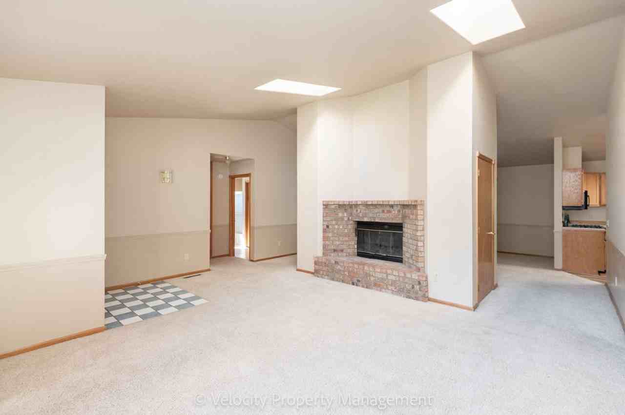 2431 Ne 6th St - Photo 4 of 24